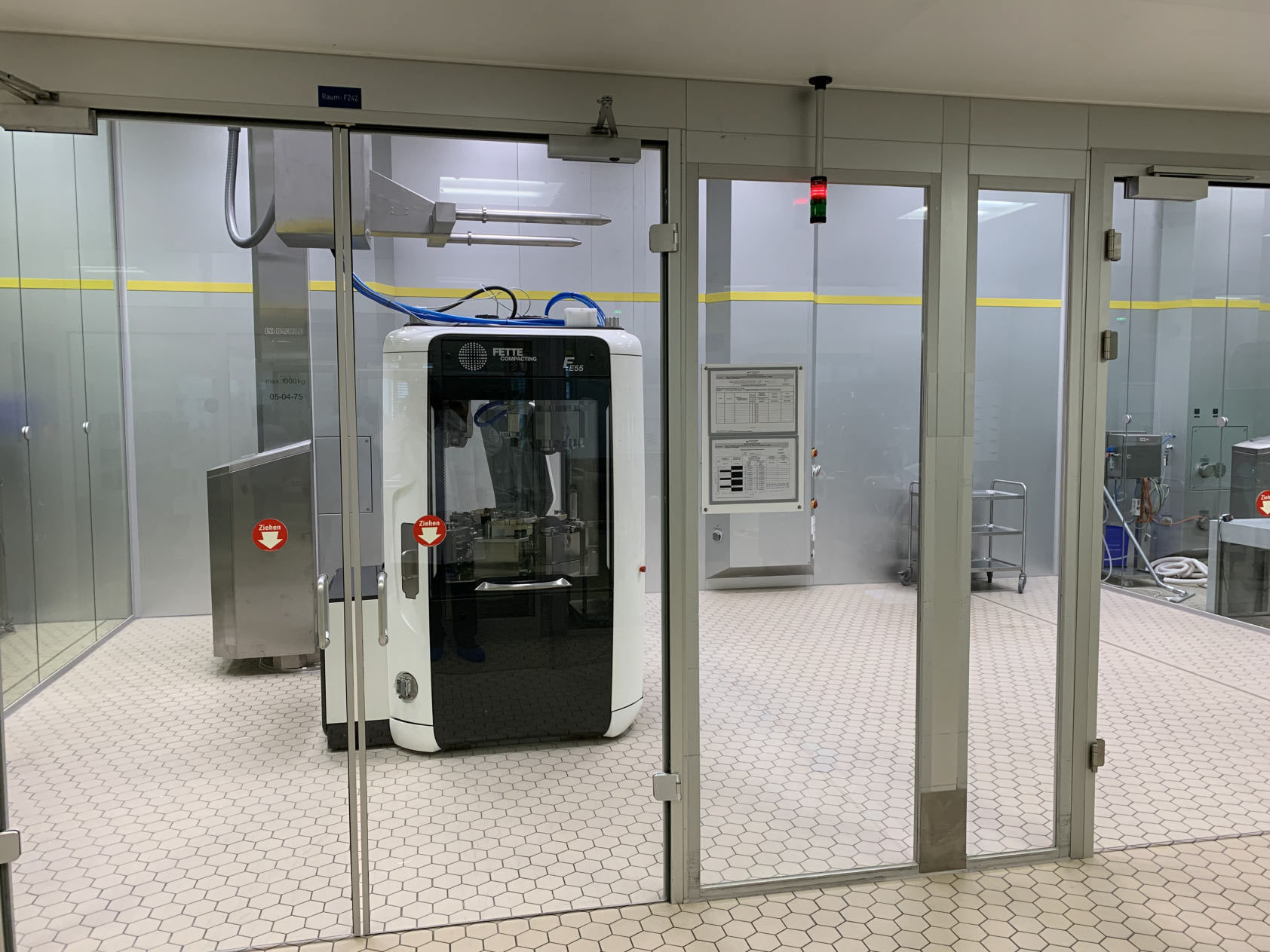 Aufstellen einer neuen Anlage / Tablettenpresse